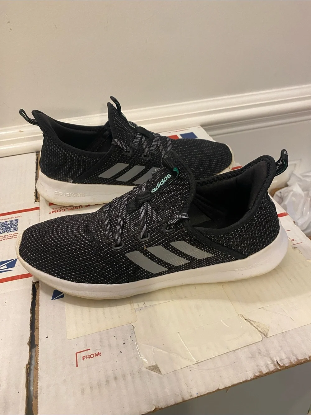 Adidas size 8.5 sneakers good condition